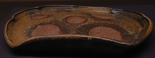 備前焼の反鉢 江戸時代17世紀 黄胡麻と牡丹餅の窯変(東京国立博物館蔵)