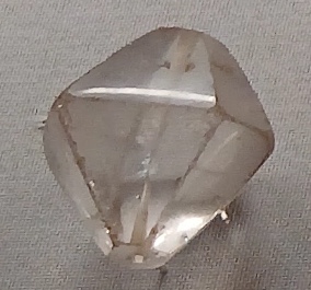 和泉黄金塚古墳出土の水晶切子玉 古墳時代4〜5世紀の重要文化財(東京国立博物館蔵)