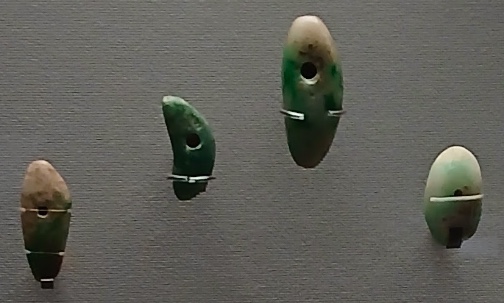 縄文時代の硬玉製大珠 長野県上伊那地方出土のヒスイ製垂飾(東京国立博物館蔵)