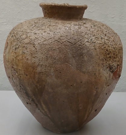 信楽焼の自然釉刻文大壺 室町時代15世紀 薪の灰が土と融けた自然釉(東京国立博物館蔵)