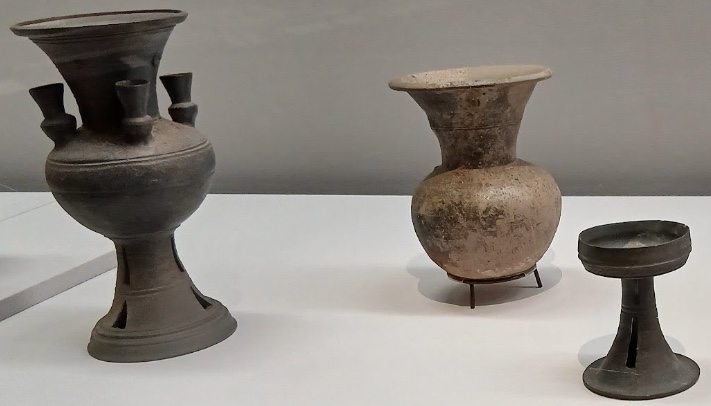 古墳時代の須恵器 子持脚付壺・広口壺・高杯(東京国立博物館蔵)