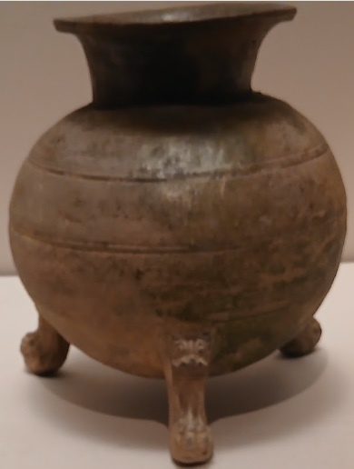 緑釉脚付壺 統一新羅時代8世紀 唐の金属器を写した施釉陶器(東京国立博物館蔵)