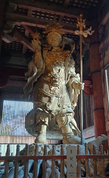 東大寺大仏殿の多聞天立像